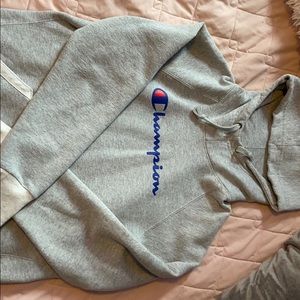 women’s champion sweatshirt size M